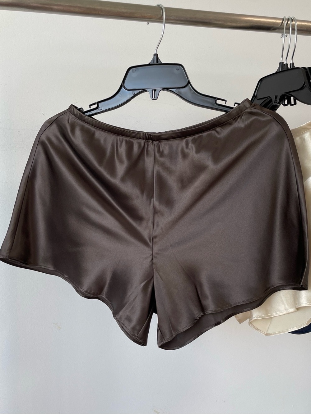 NWOT Reformation Gale Silk Shorts - Picture 5 of 6
